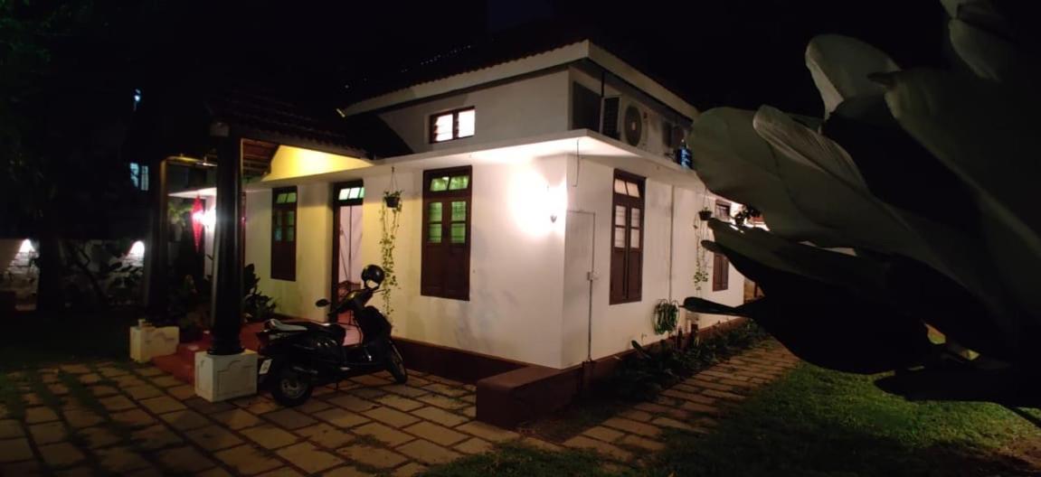 Lannister Inn Kochi Exterior foto